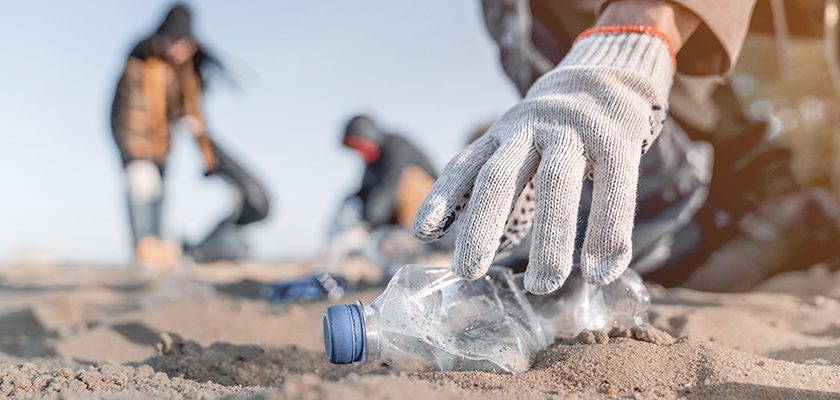BEACH CLEAN WITH PLASTIC OCEANS